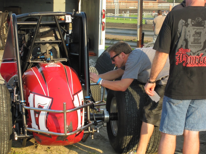 Shane Hmiel applying decals at Knoxville